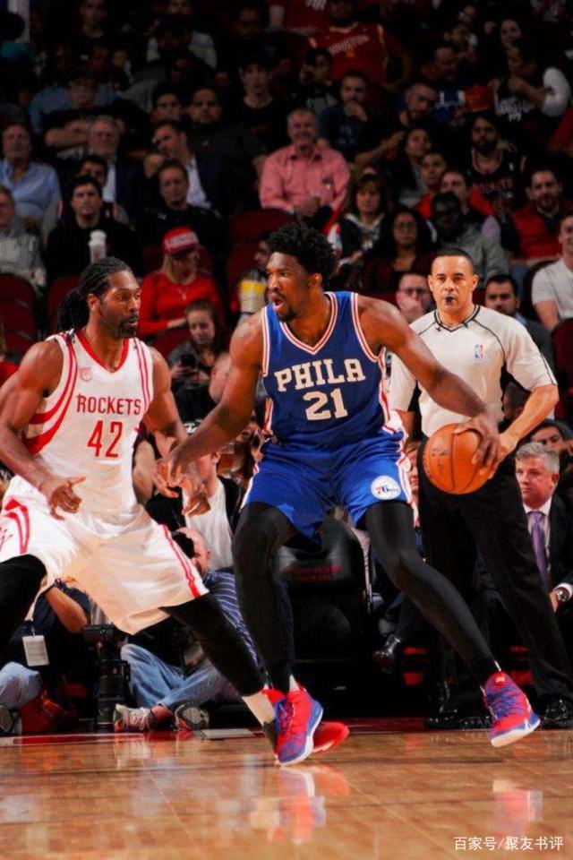 斯在替补席 斯在替补席