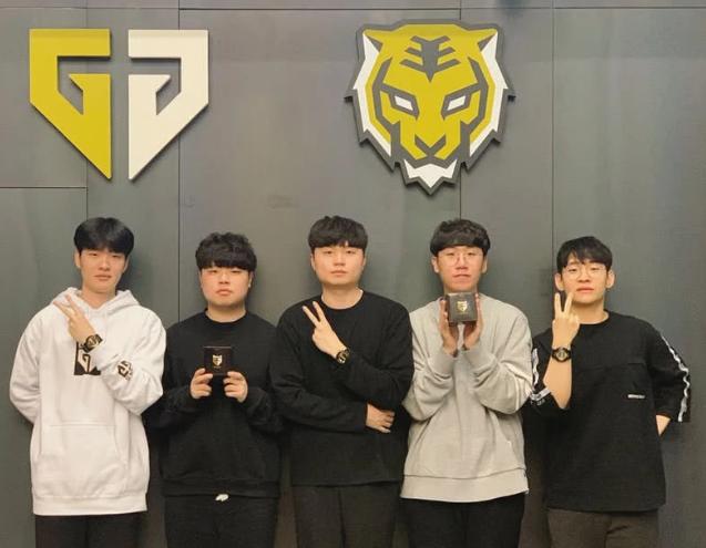 向英超赛场 向英超赛场