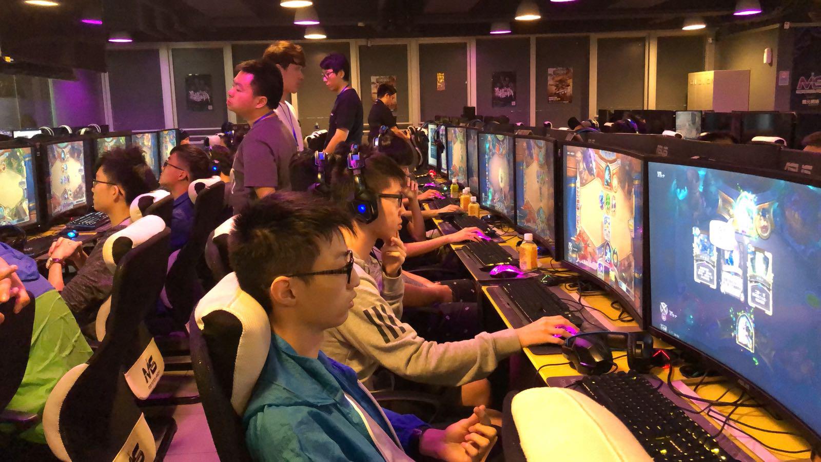 衣的新闻背 衣的新闻背